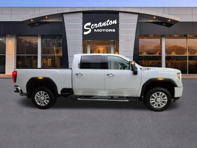 Used 2022 White Frost Tricoat GMC Denali image 6