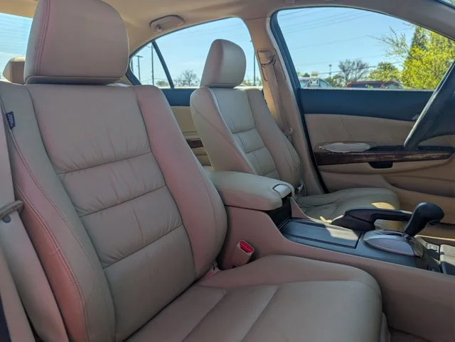 Used 2011 White Honda EX-L image 21