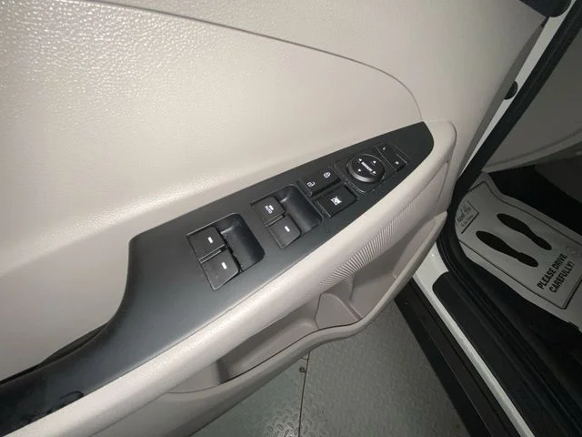 Used 2021 White Hyundai Value image 13