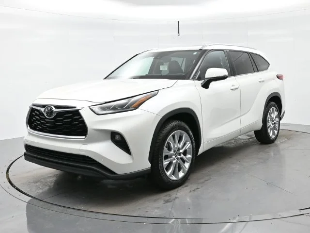 Used 2021 Blizzard Pearl Toyota Limited image 3