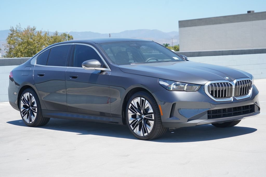 New 2026 Dark Graphite Metallic BMW 530i image 3