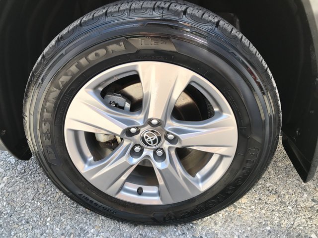 Used 2023 Ice Cap Toyota Hybrid XLE image 12