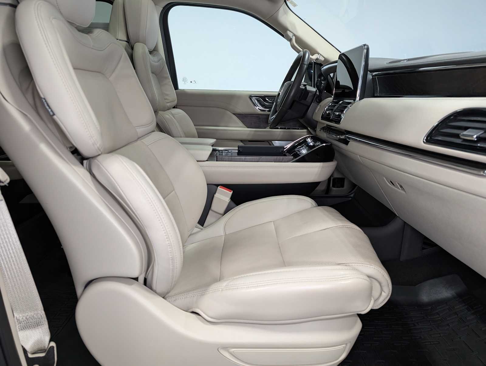 Used 2020 Rhapsody Blue Lincoln Reserve image 44