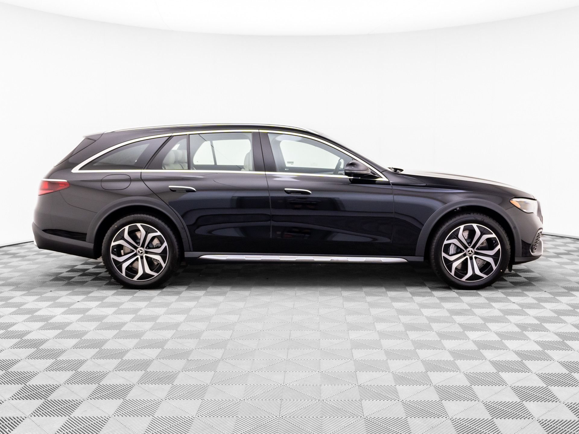 New 2027 Black Mercedes-Benz E 450 image 6