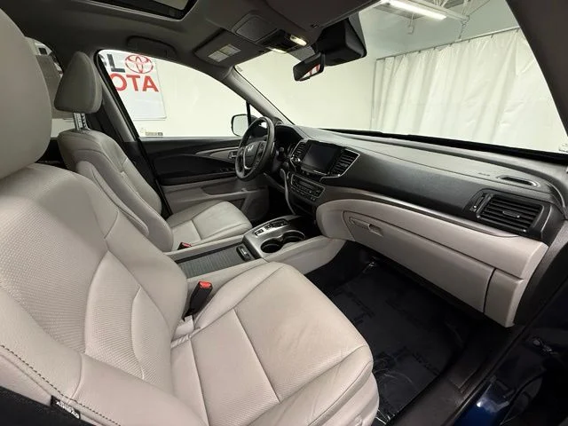 Used 2023  Honda RTL image 9