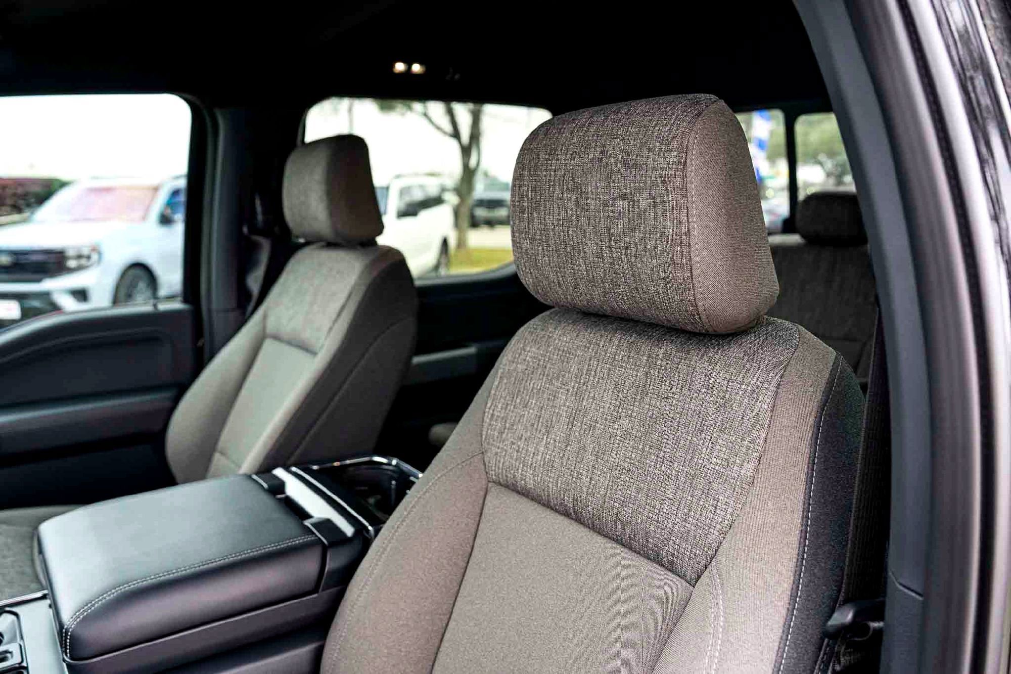 New 2025 Agate Black Metallic Ford XLT image 9