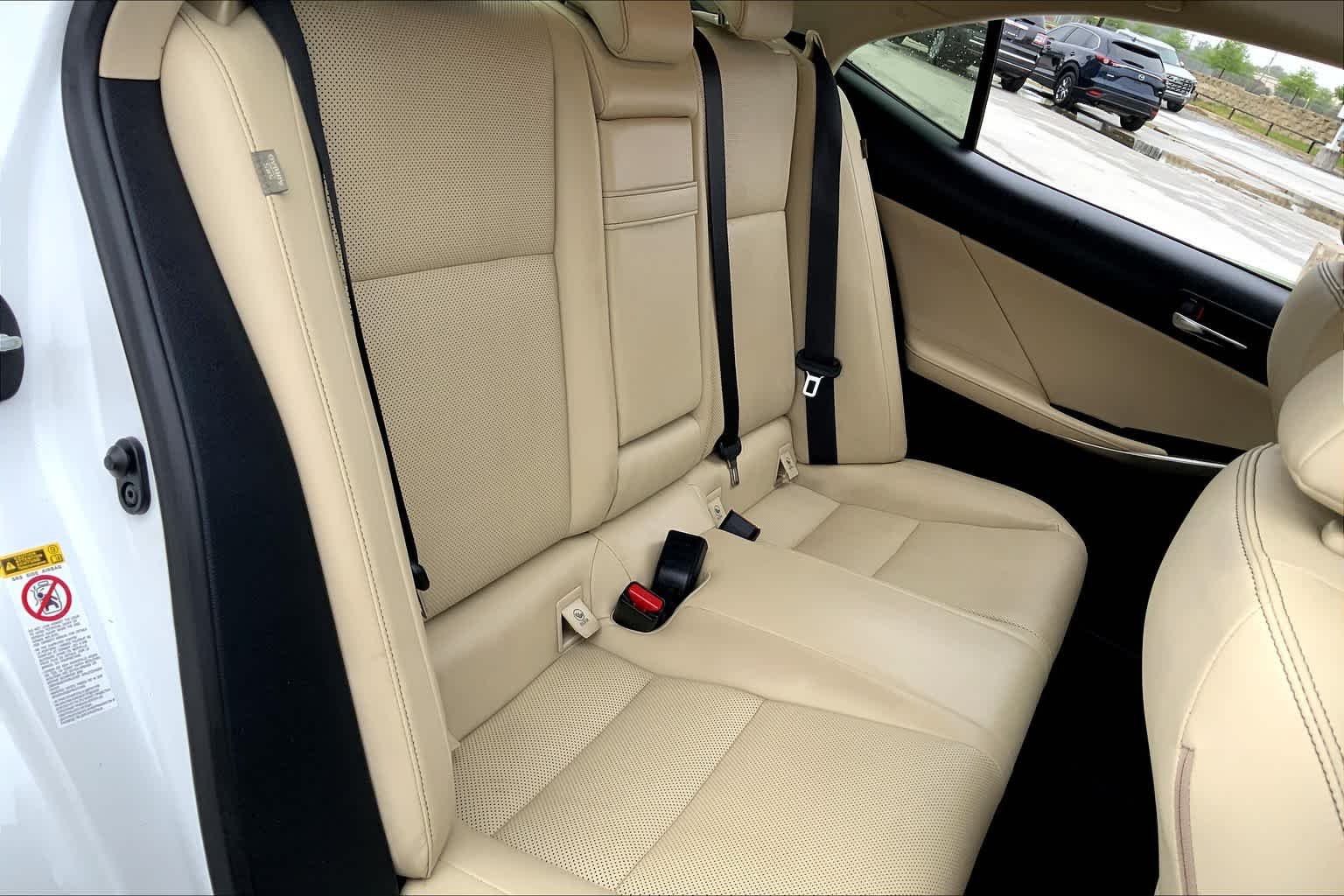 Used 2015 Starfire Pearl Lexus  image 19