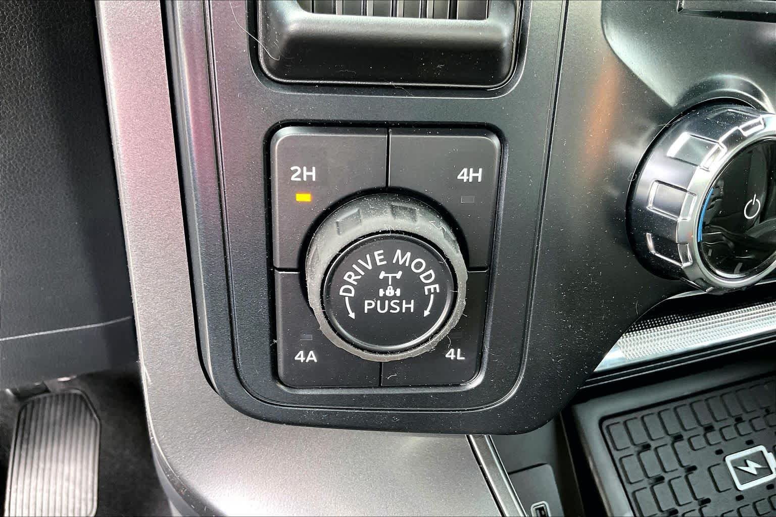 New 2026 Carbonized Gray Metallic Ford Lariat® image 16
