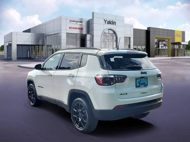 New 2026 Bright White Clear-Coat Exterior Paint Jeep Latitude image 3
