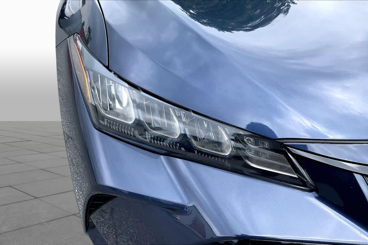 Used 2019 Parisian Night Pearl Toyota XSE image 28