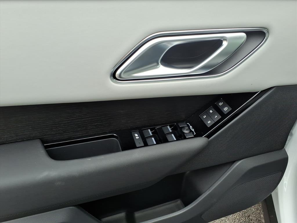 New 2026 Fuji White LAND ROVER Dynamic SE image 8