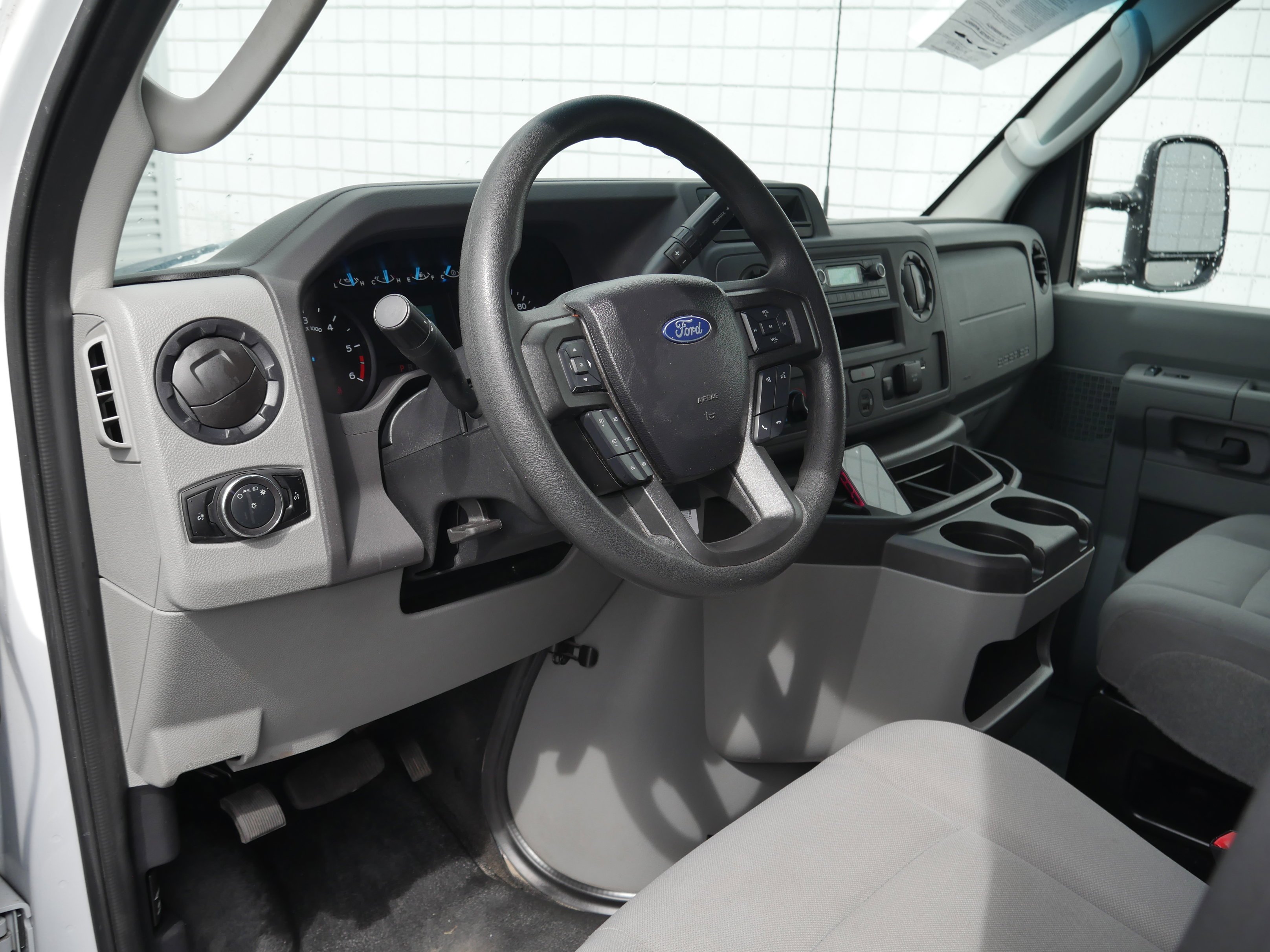 Certified Used 2025 Oxford White Clearcoat Ford  image 4