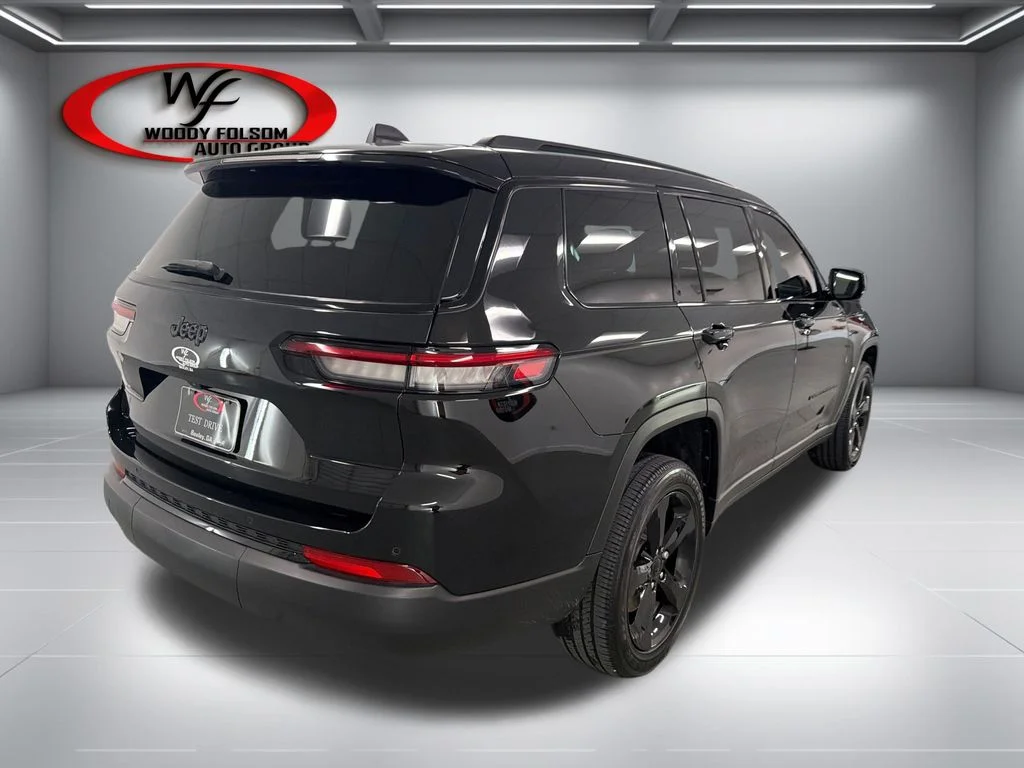 Used 2025 Black Jeep Altitude image 6