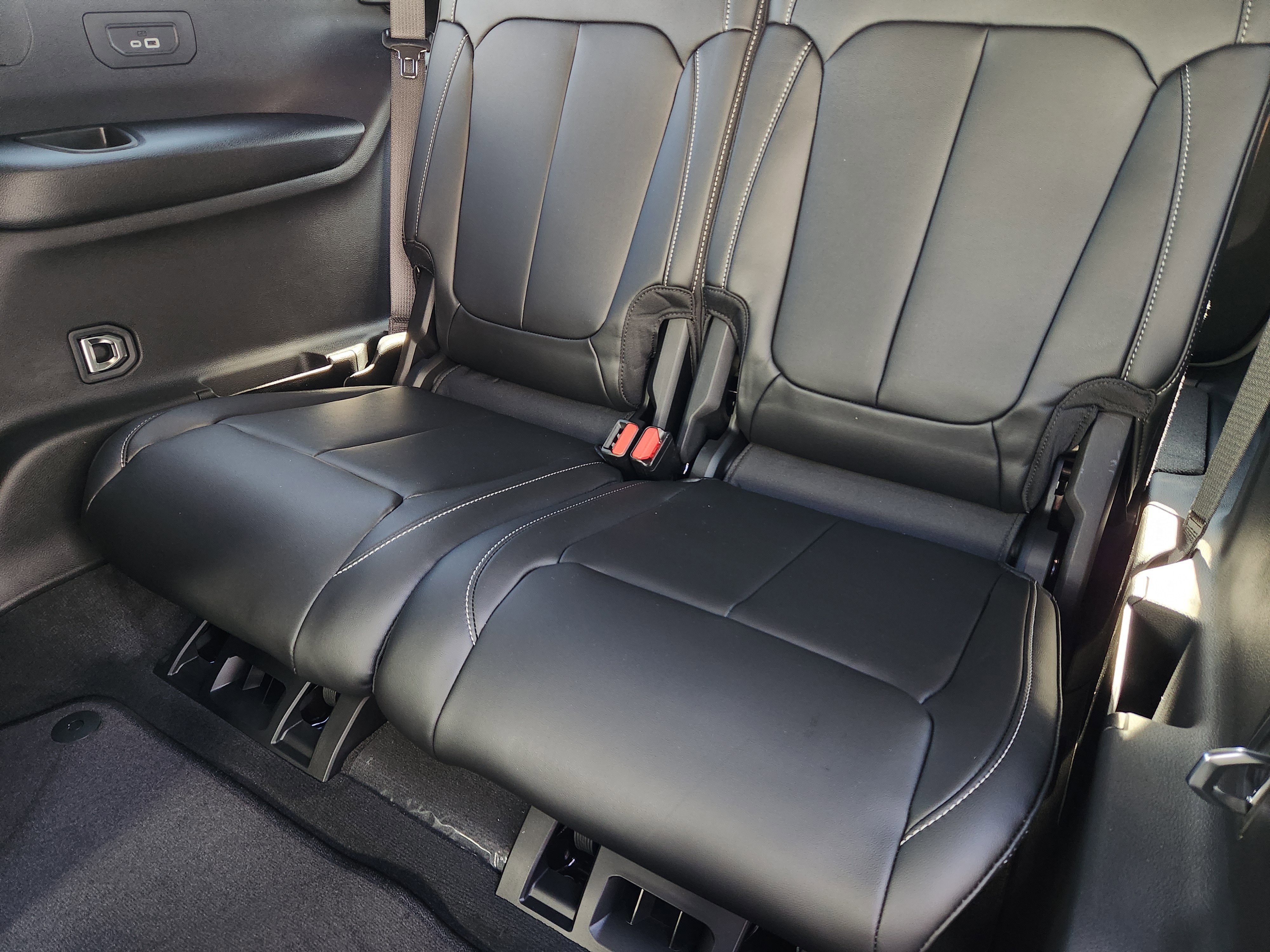 New 2026 Silver Zynith Exterior Paint Jeep Limited image 22