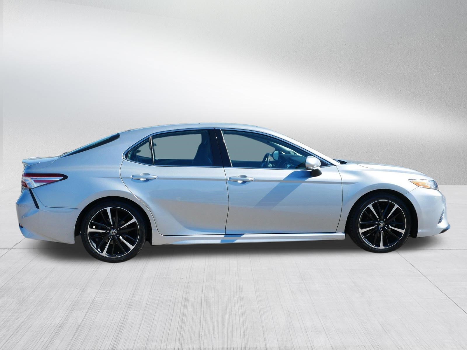 2020 Toyota Camry XSE - Photo 8
