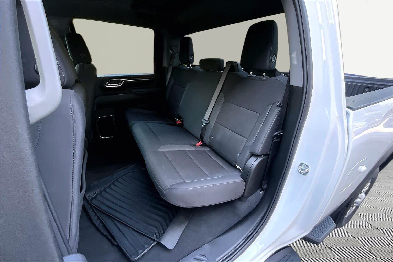 Used 2025 Summit White Chevrolet LT image 41