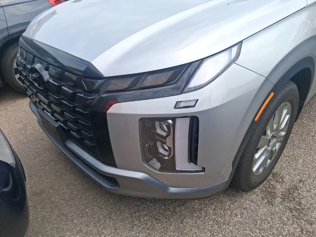 Used 2023 Silver Hyundai SE image 14