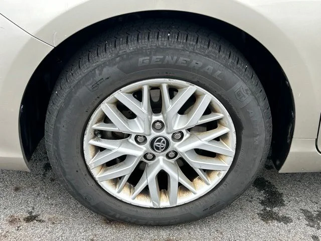 Used 2017  Toyota LE image 15