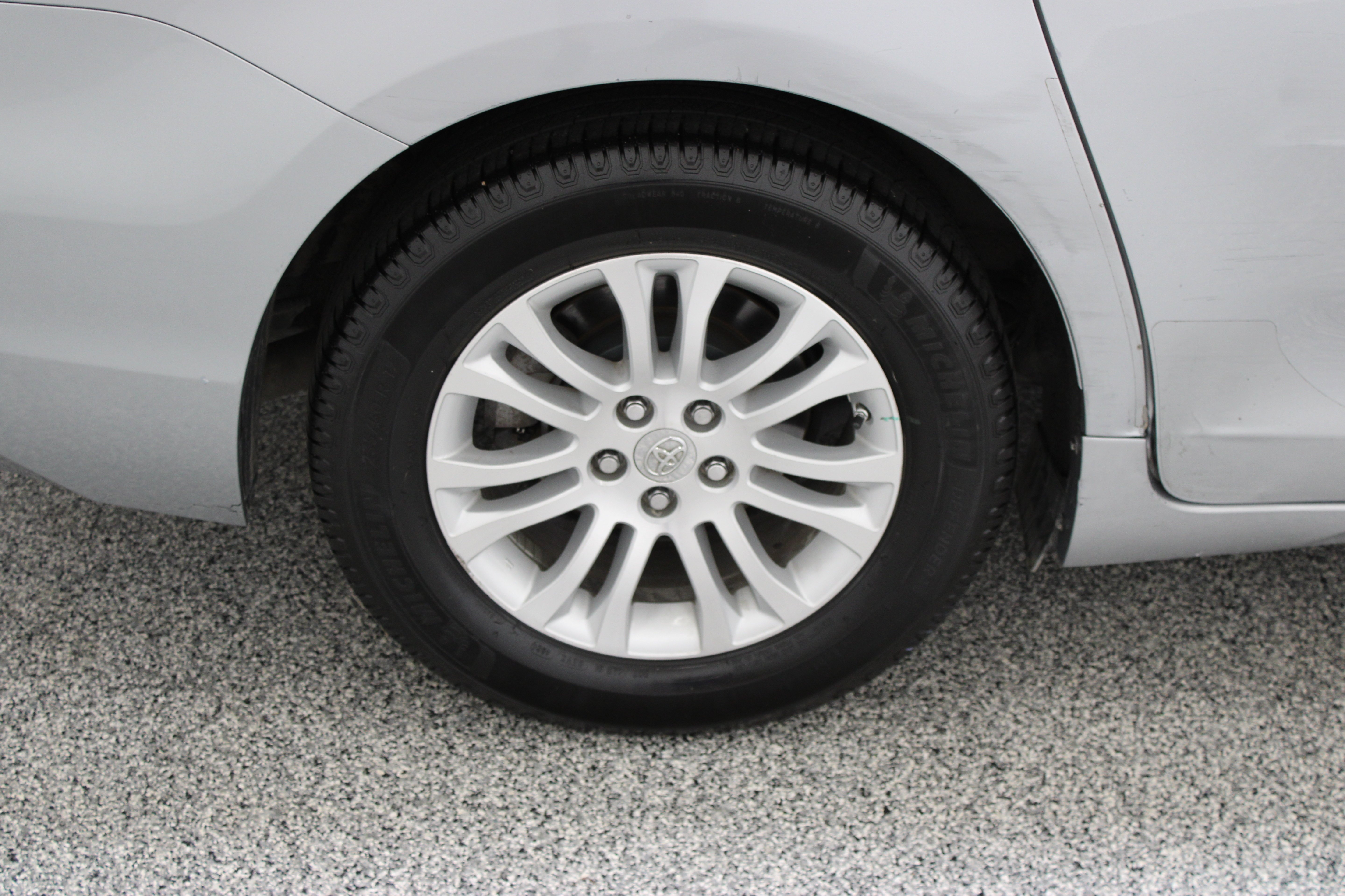 Used 2015 Silver Sky Metallic Toyota XLE Premium 3.5L image 6