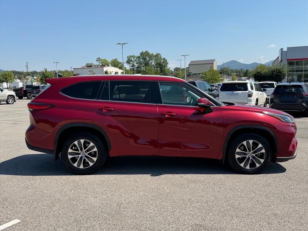 Used 2022 Red Toyota XLE image 3