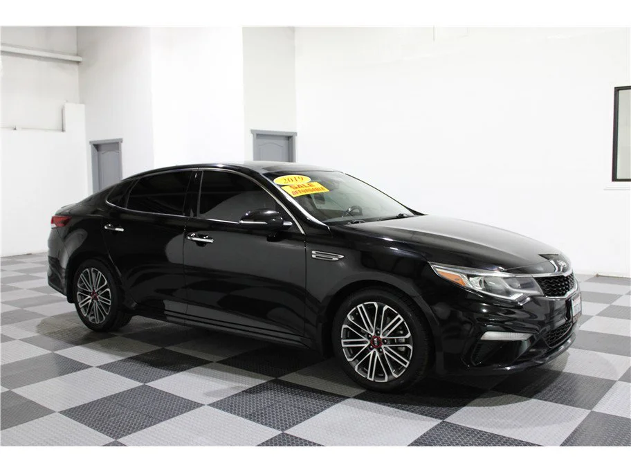 2019 Kia Optima S AT's photo