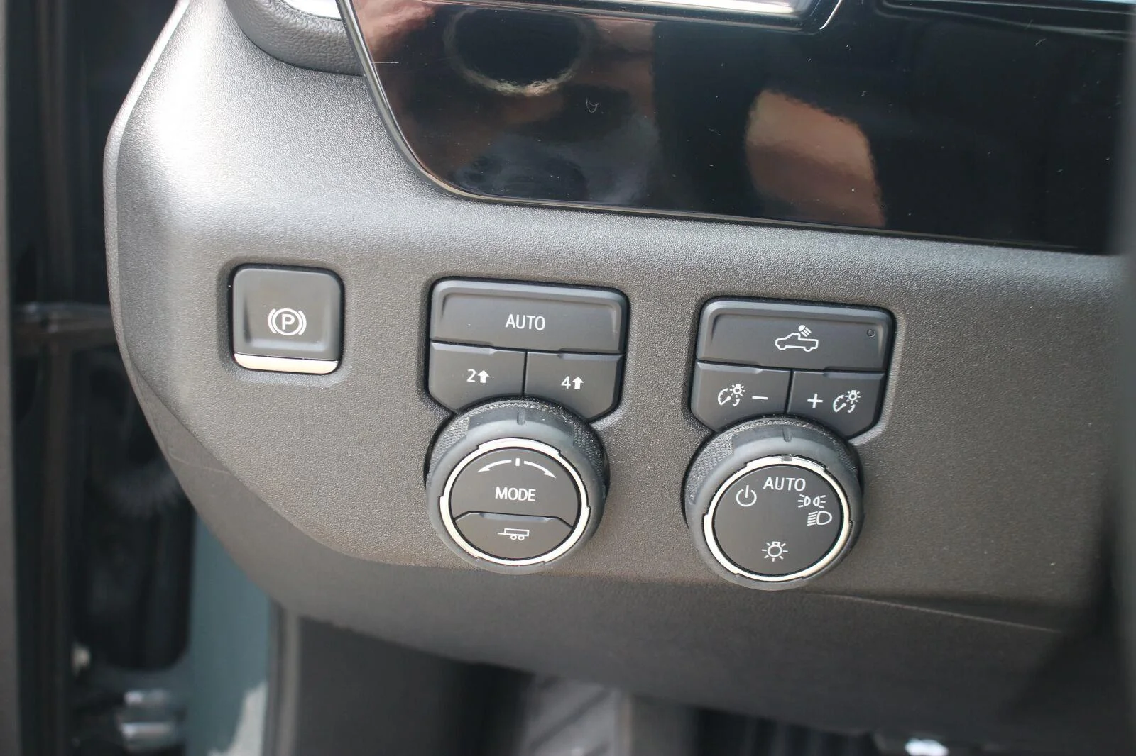 Used 2025 Cypress Gray Chevrolet LT image 26