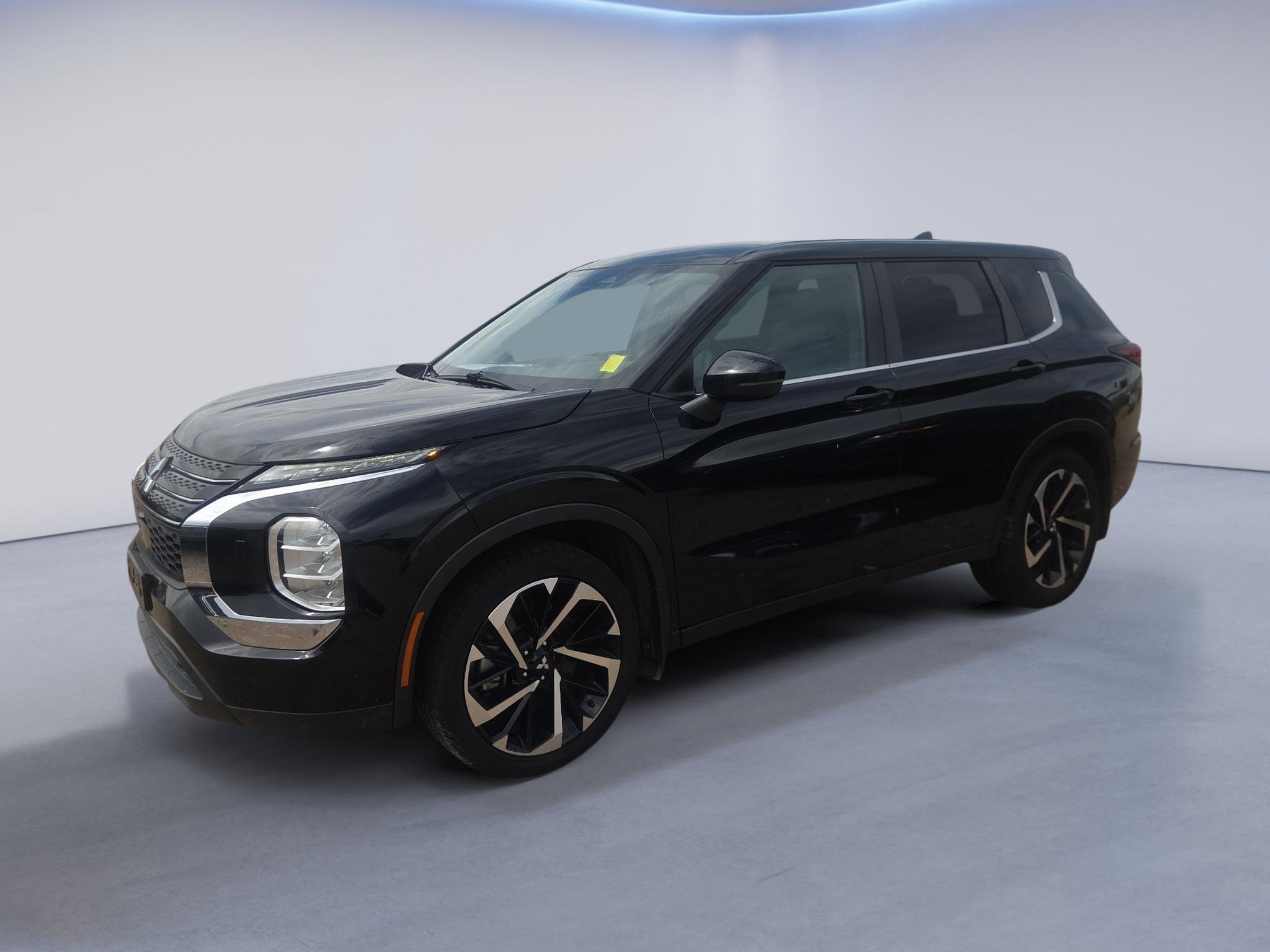 Used 2022 Labrador Black Pearl Mitsubishi ES image 1