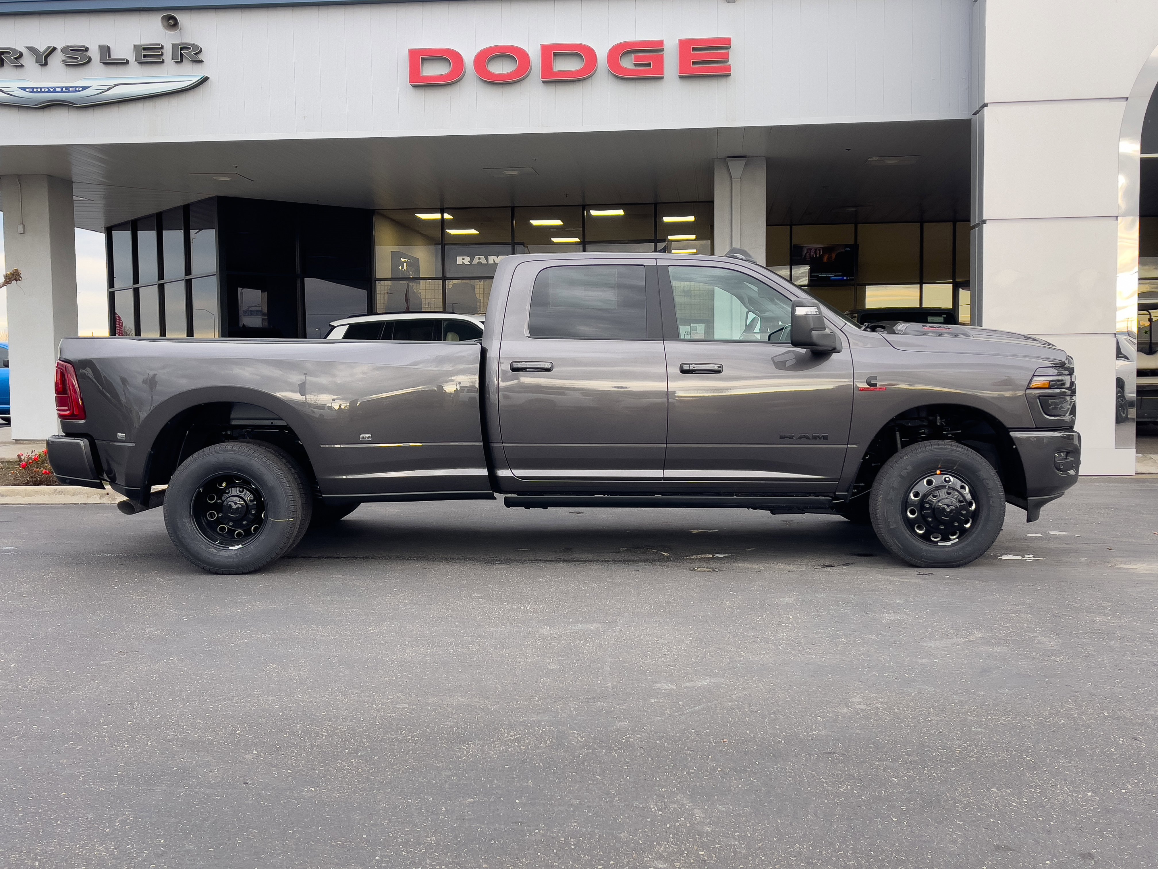 View vehicle photo 5