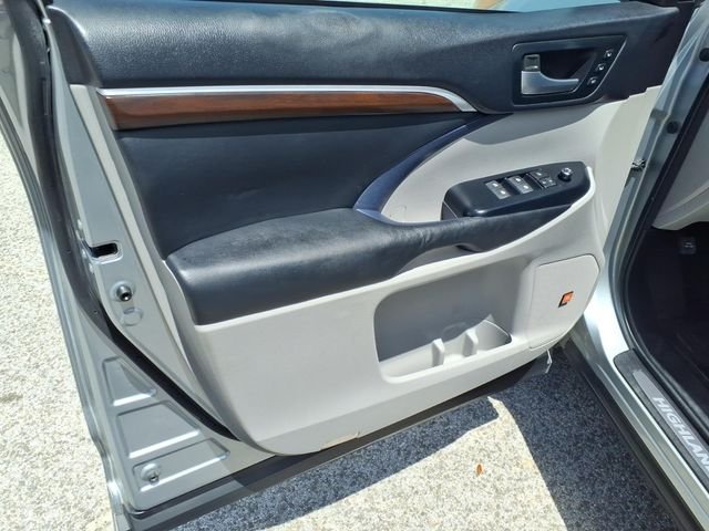 Used 2015 Silver Toyota Limited image 12