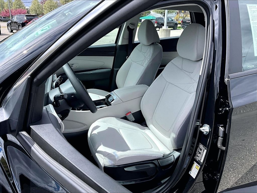 Used 2026 Phantom Black Hyundai SE image 10