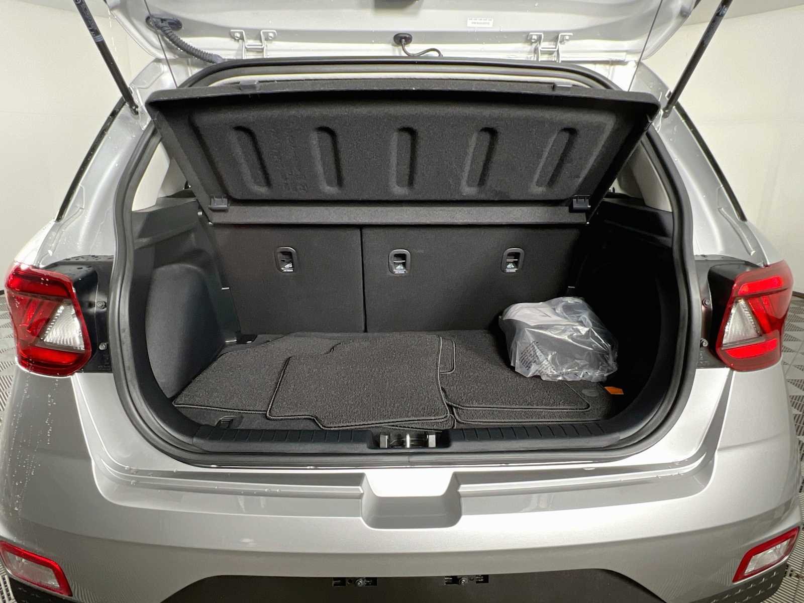 Used 2025 Shimmering Silver Hyundai SEL image 25
