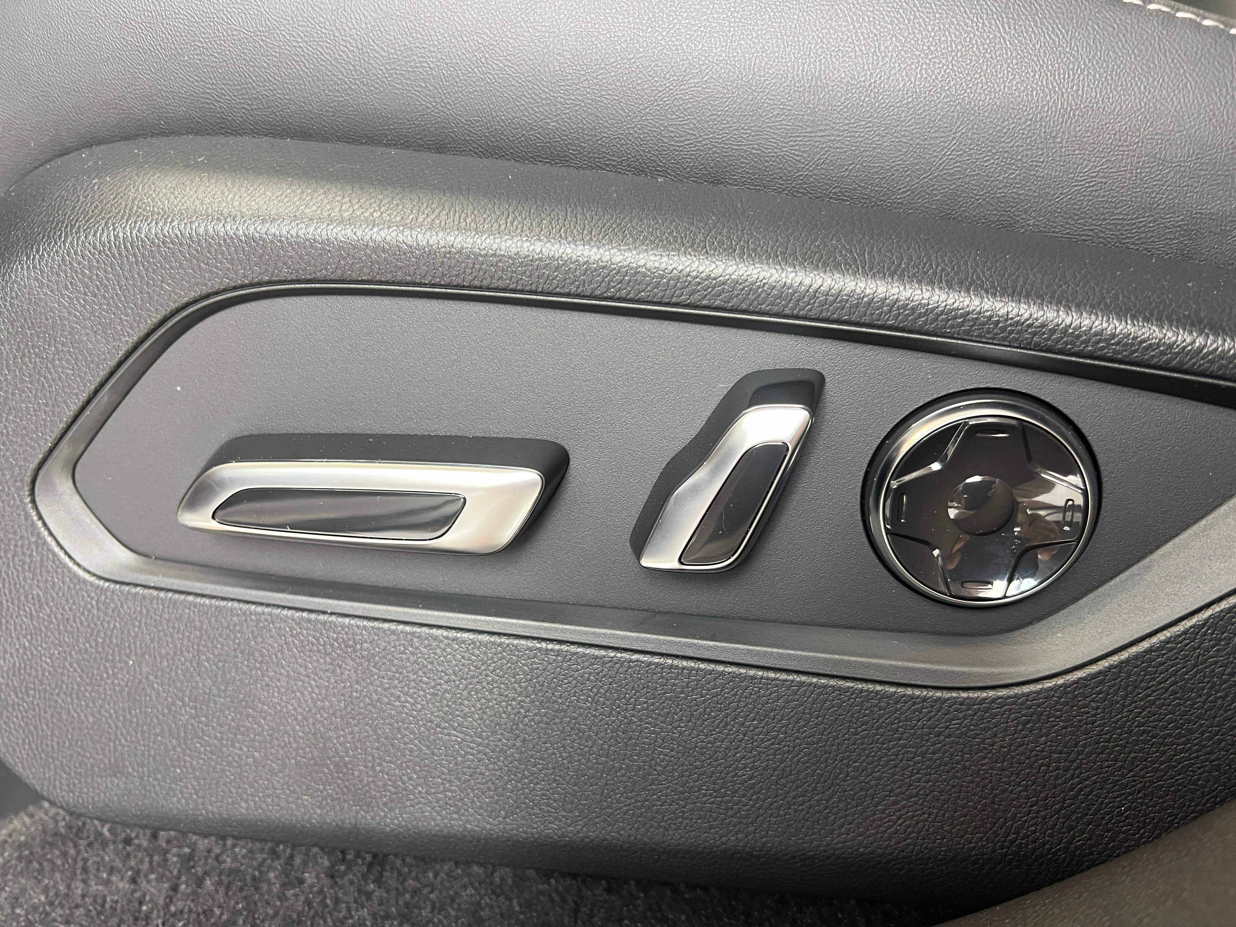 New 2026 Liquid Carbon Metallic Acura w/Technology Package image 15