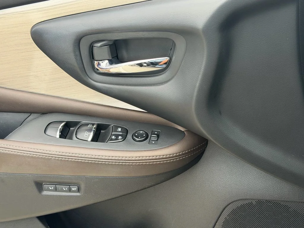 Used 2017 Black Nissan SL image 25