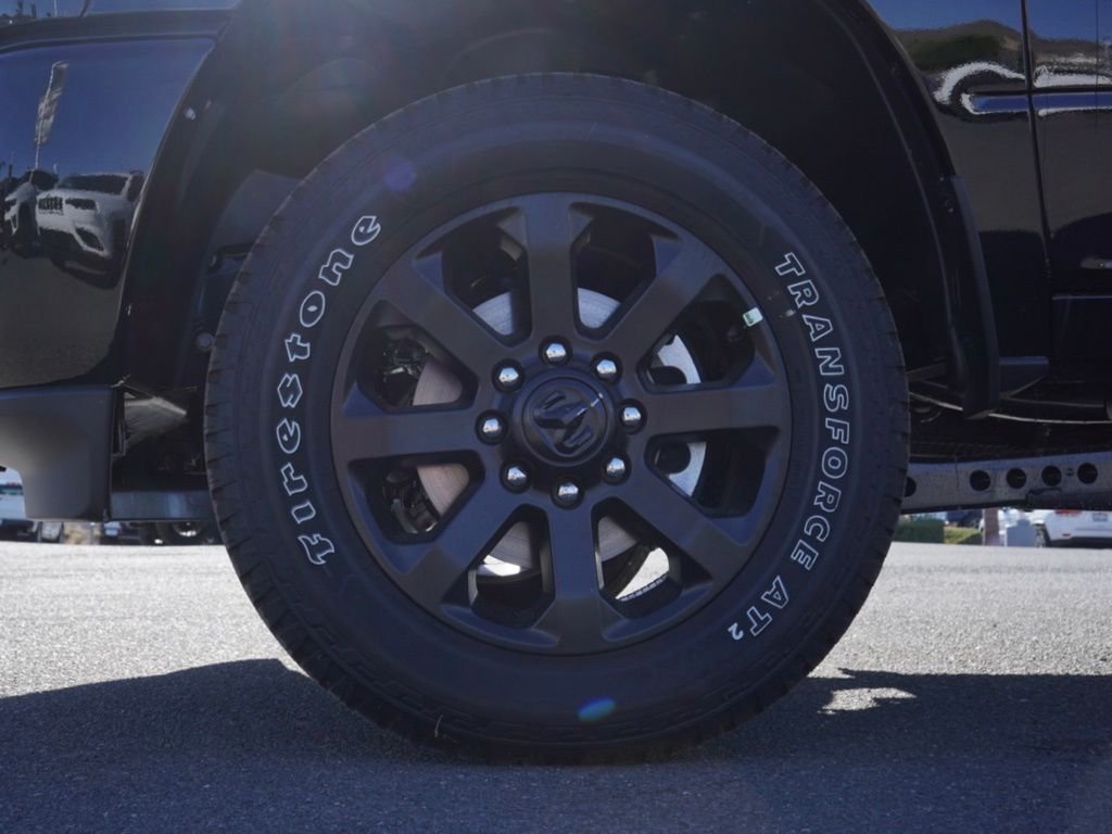 New 2026 Diamond Black Crystal Pearl-Coat Exterior Paint RAM Big Horn Night Edition image 10