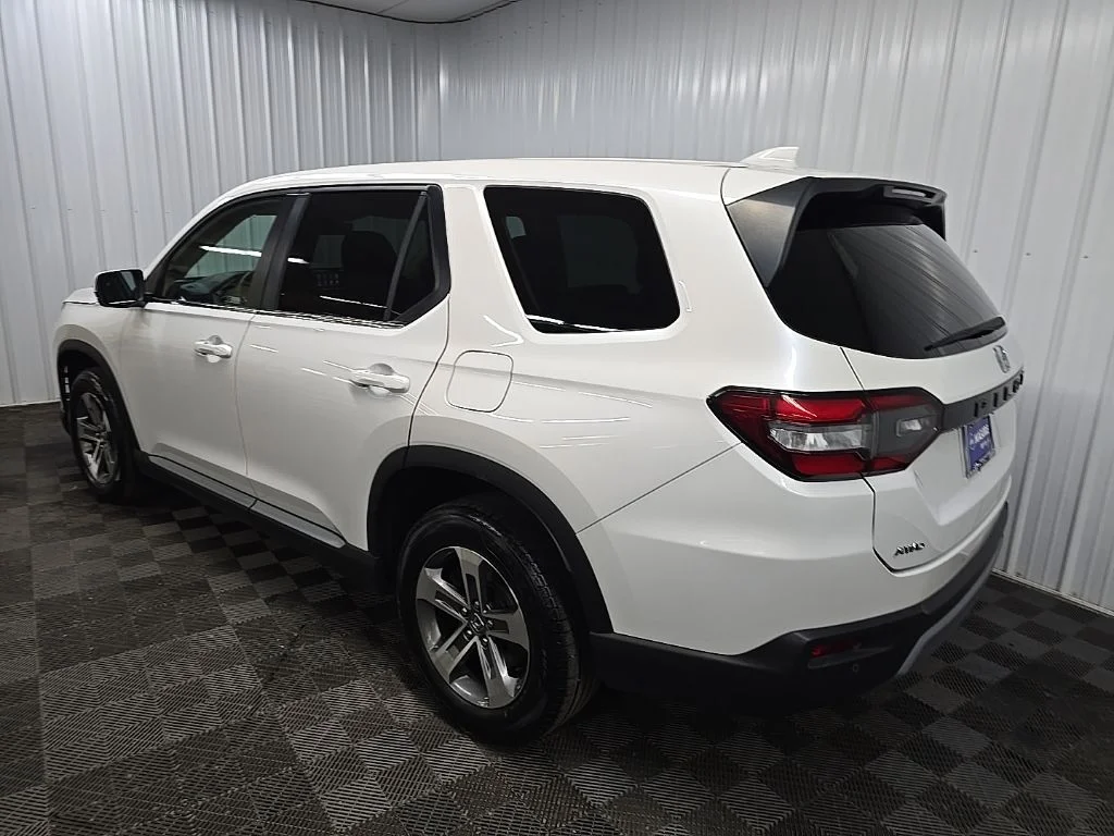 Used 2023  Honda EX-L image 10