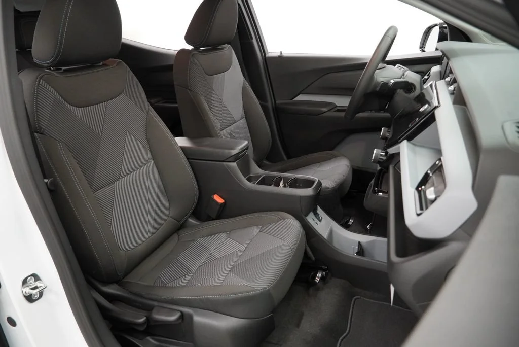 New 2027 Summit White Chevrolet LT image 27