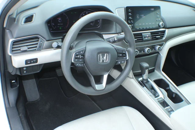 Used 2018 White Honda LX 1.5T image 7