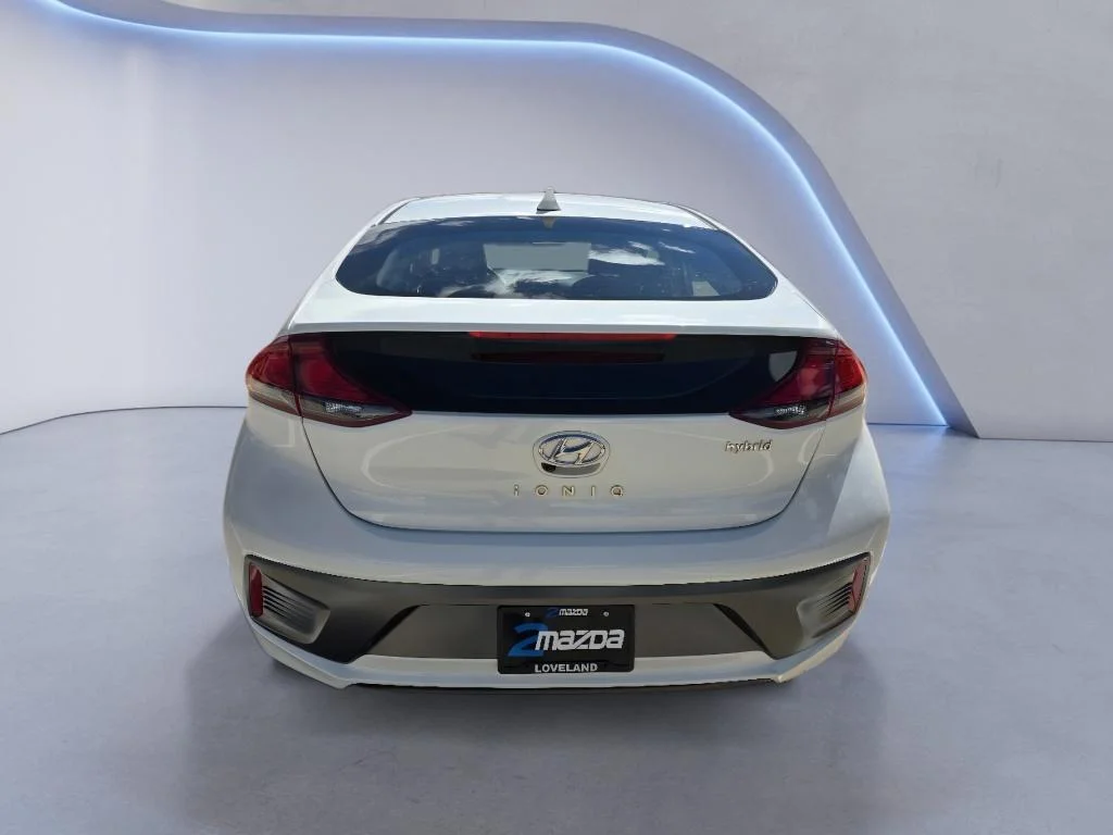 Used 2021 Ceramic White Hyundai SE image 4
