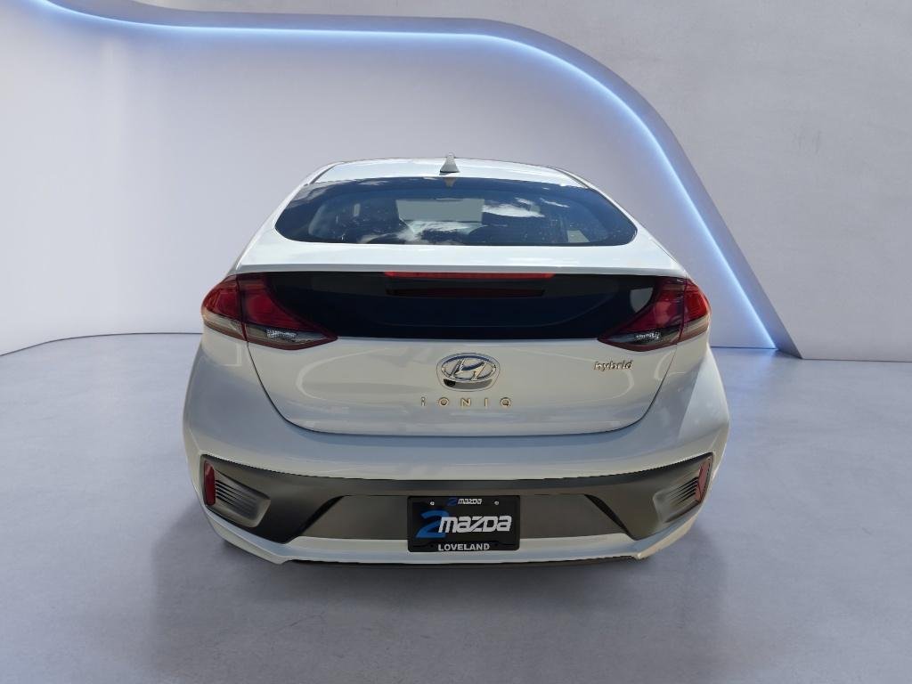 Used 2021 Ceramic White Hyundai SE image 4