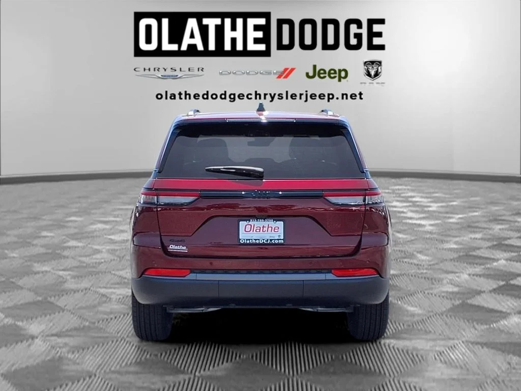 New 2026 Velvet Red Pearl-Coat Exterior Paint Jeep Altitude image 24
