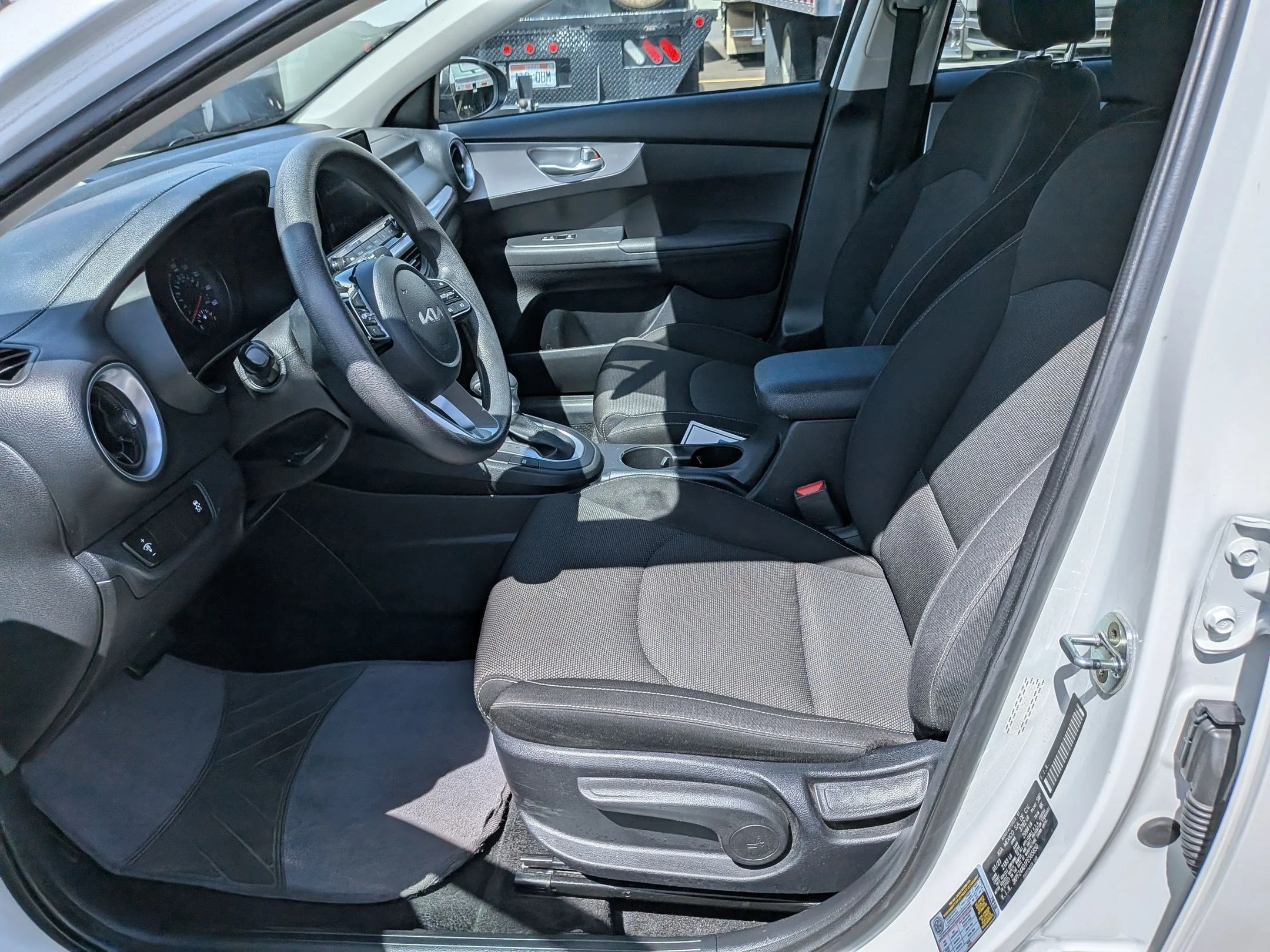 Used 2023 Snow White Pearl Kia LXS image 23