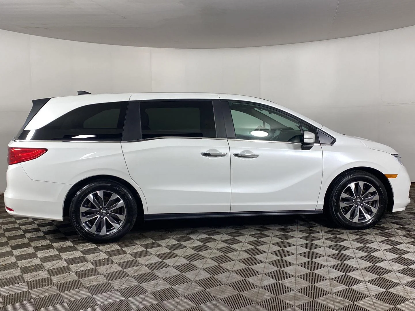 Used 2023 Platinum White Pearl Honda EX-L image 23