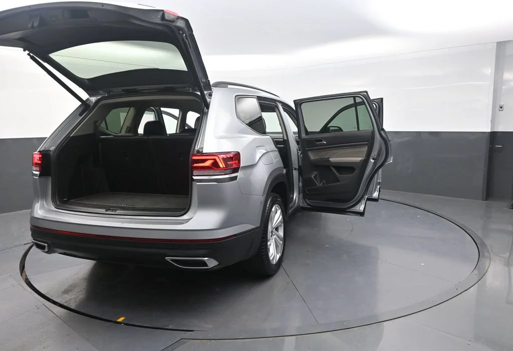 Used 2023 Silver Volkswagen 2.0T SE w/Technology image 34