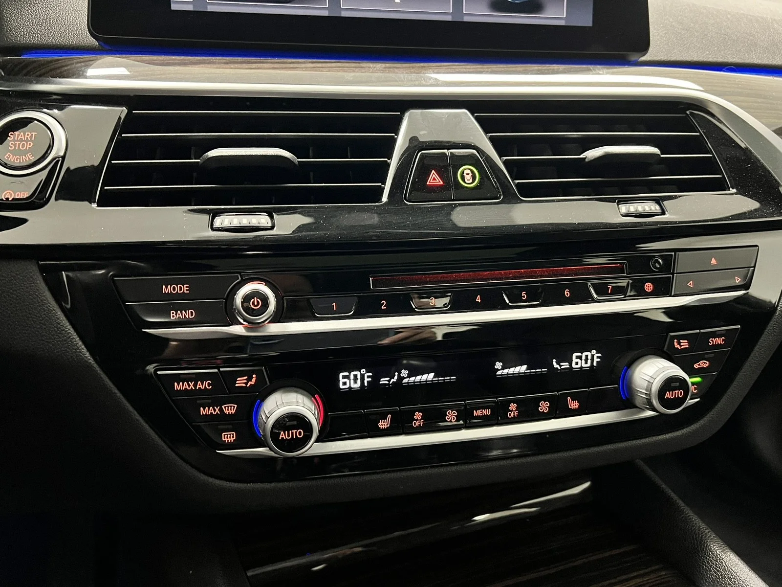 Used 2019 Glacier Silver Metallic BMW 530i xDrive image 28