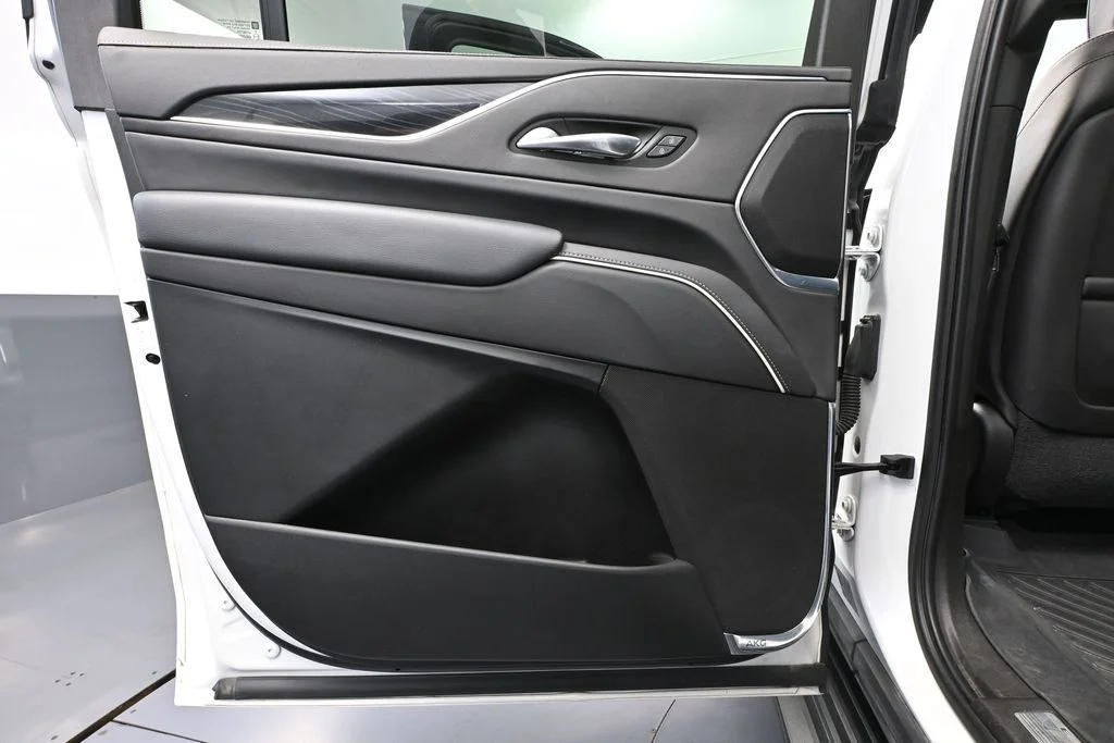 Used 2021 White Cadillac Sport image 41
