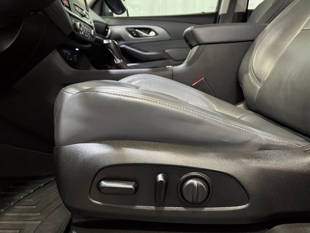 Used 2019 White Chevrolet Premier image 17