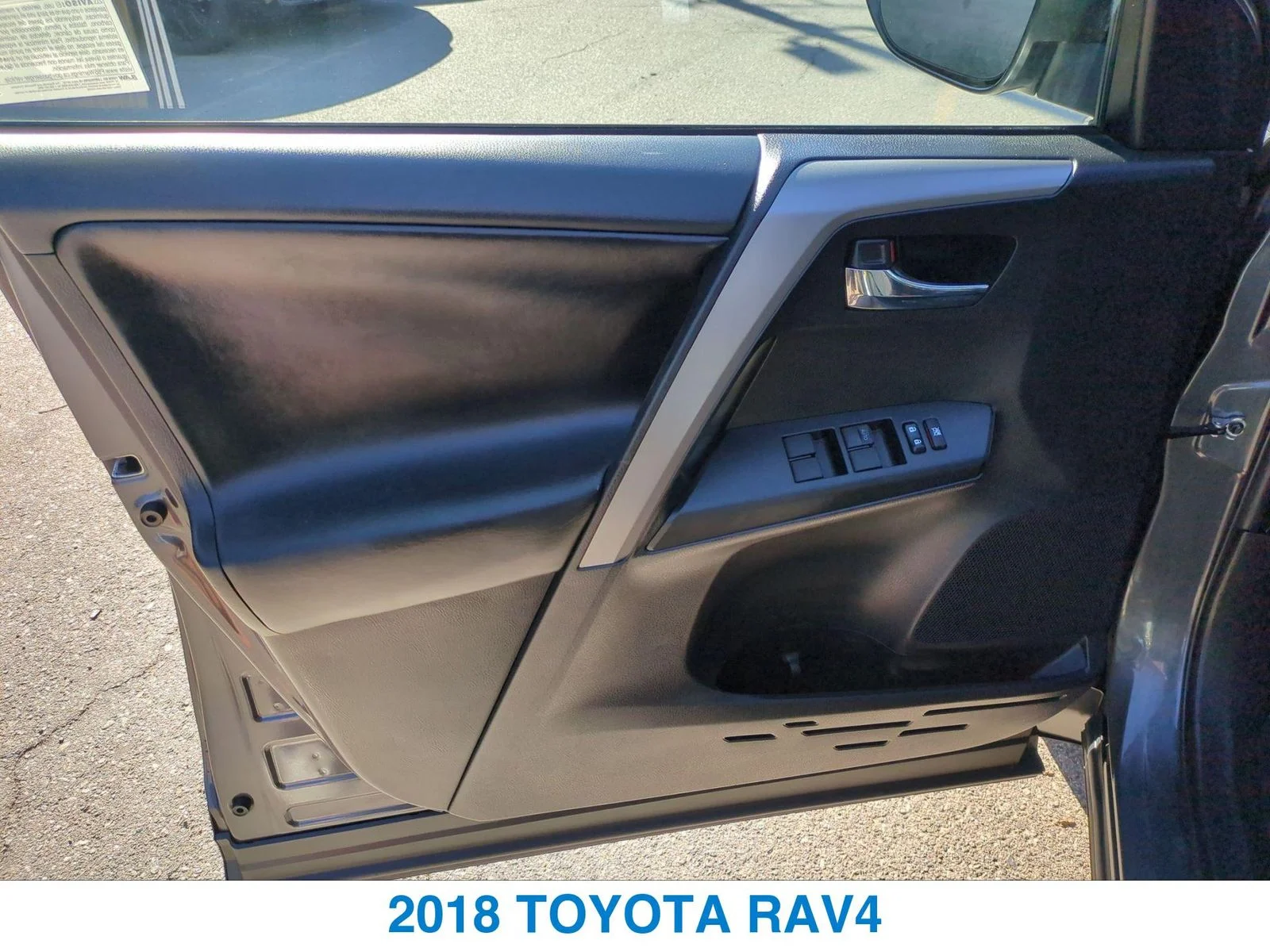 Used 2018 Gray Toyota XLE image 12