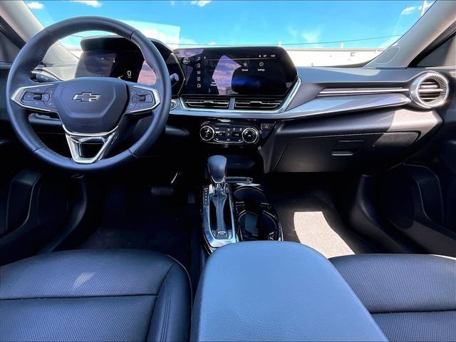 Used 2025 Mosaic Black Metallic Chevrolet ACTIV image 21