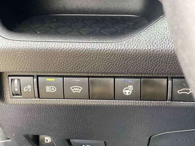 Used 2024  Toyota XLE Premium image 21