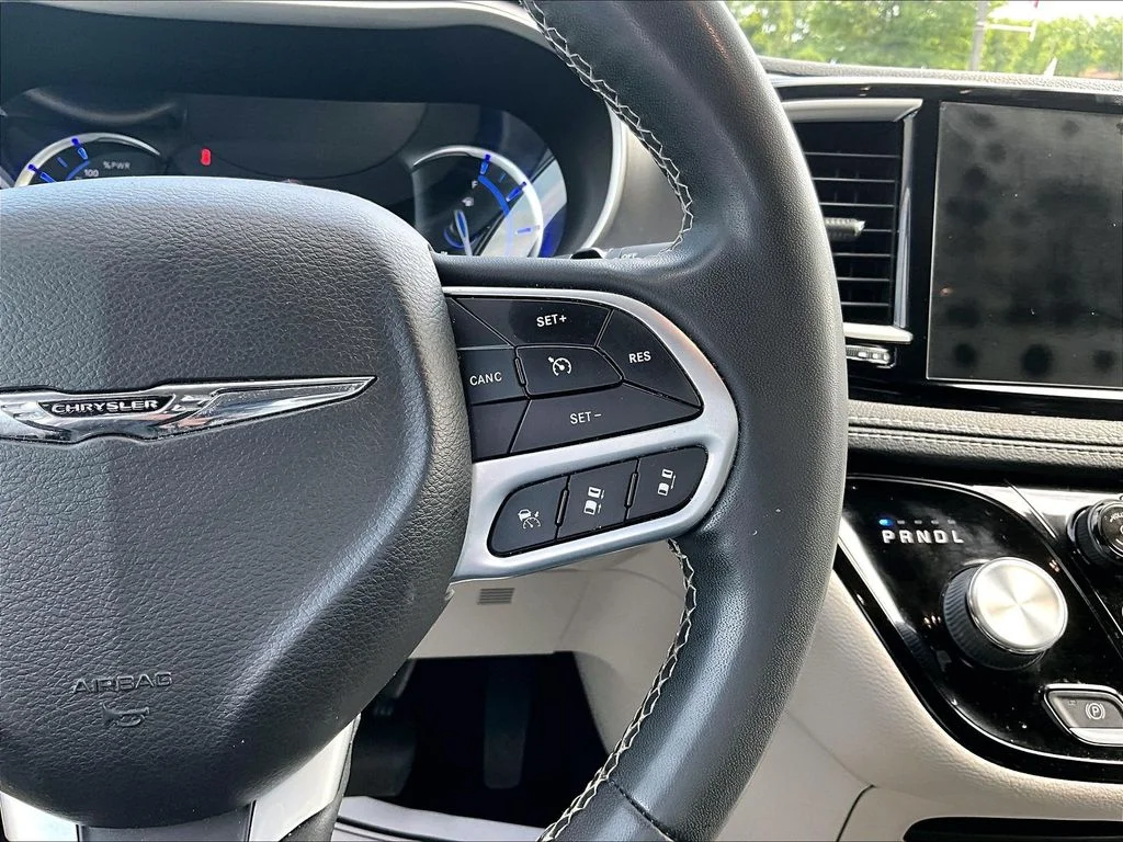 Used 2022 White Chrysler Touring L image 18